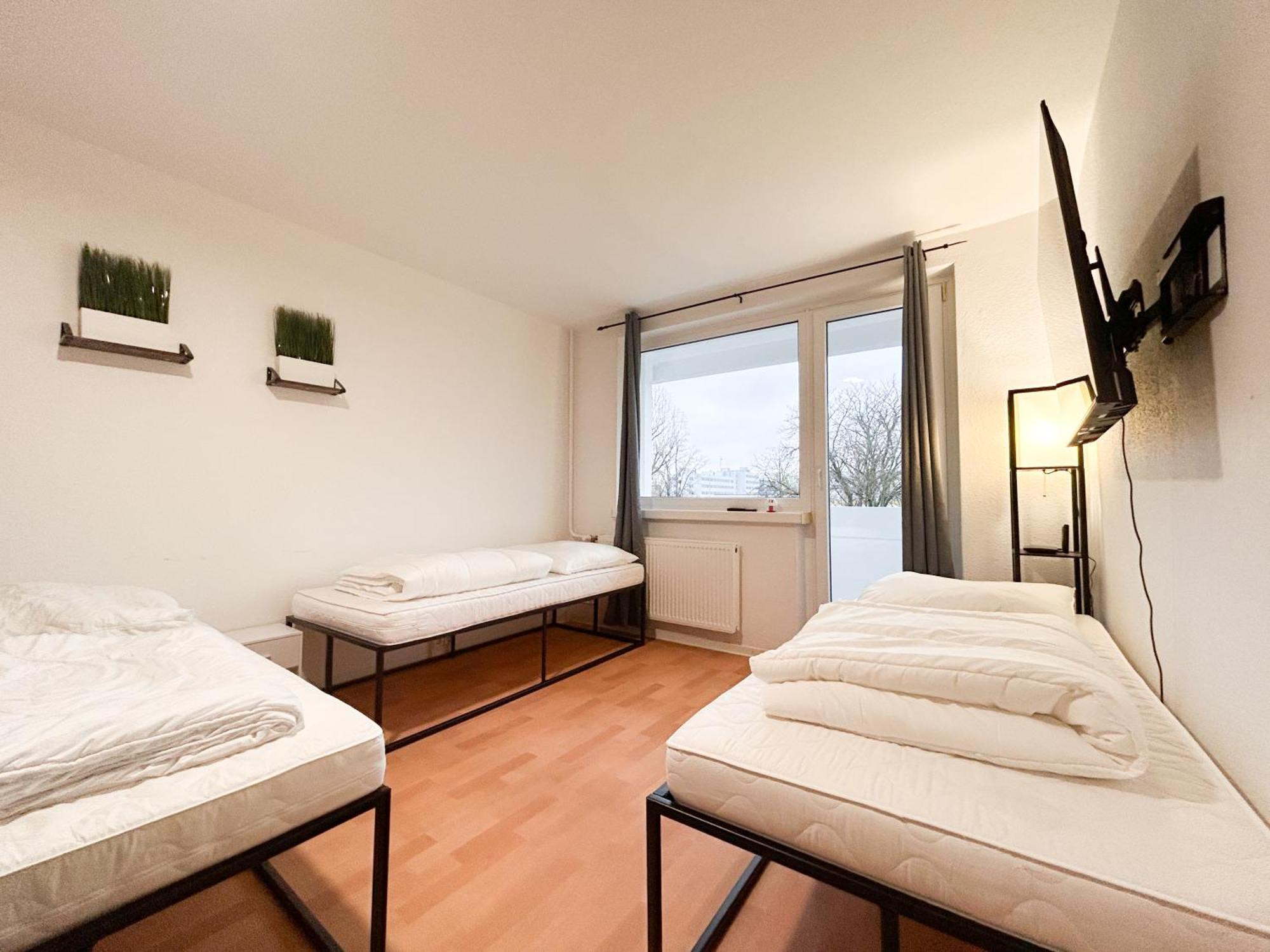 3 Zimmer, Balkon, Einzelbetten, Kueche *