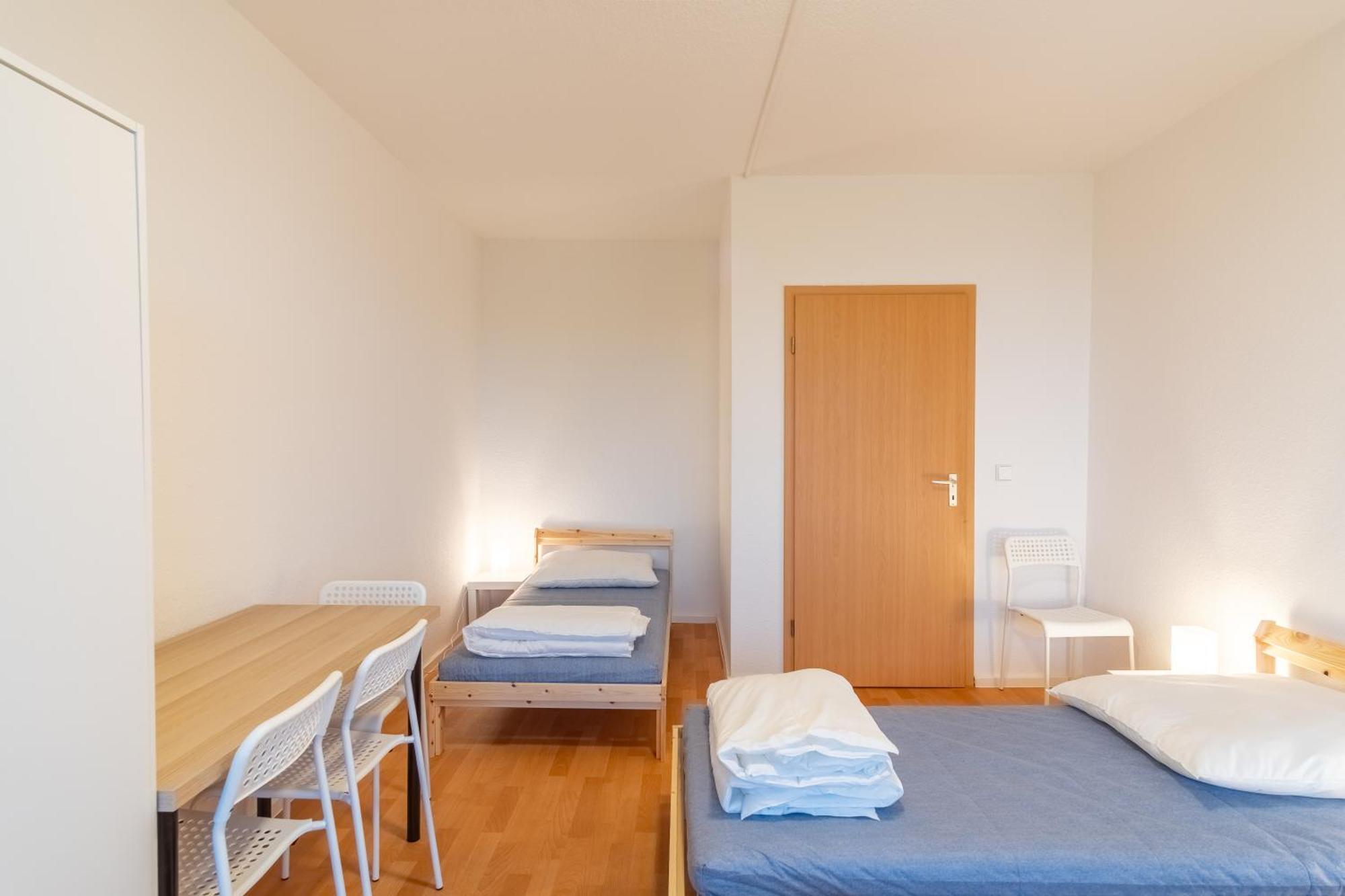 3 Zimmer, Balkon, Einzelbetten, Kueche Apartment Magdeburg