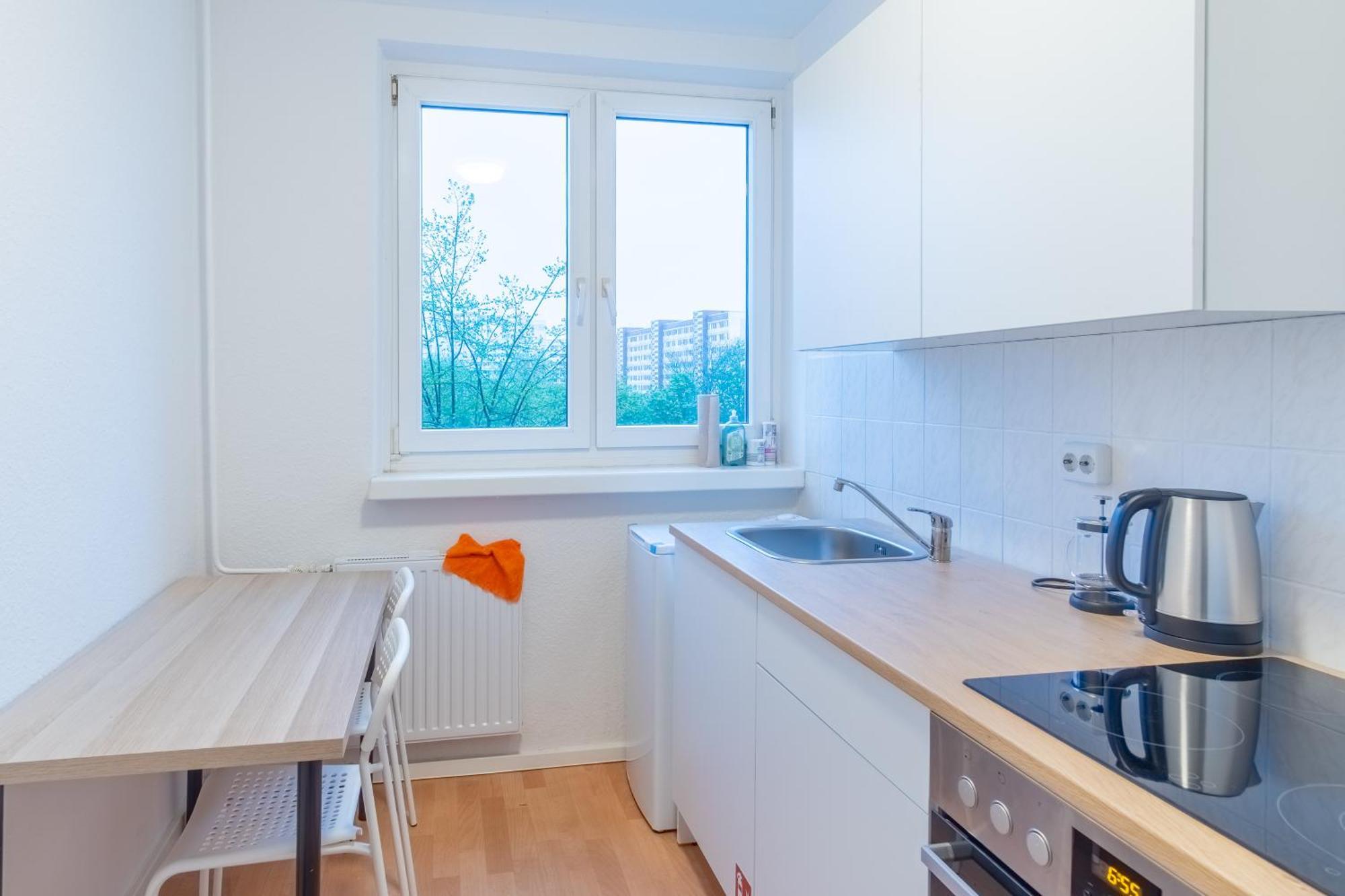 3 Zimmer, Balkon, Einzelbetten, Kueche Apartment Magdeburg